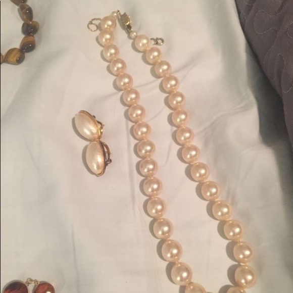 Vintage Costume Jewelry from different countries - Picture 4 of 4